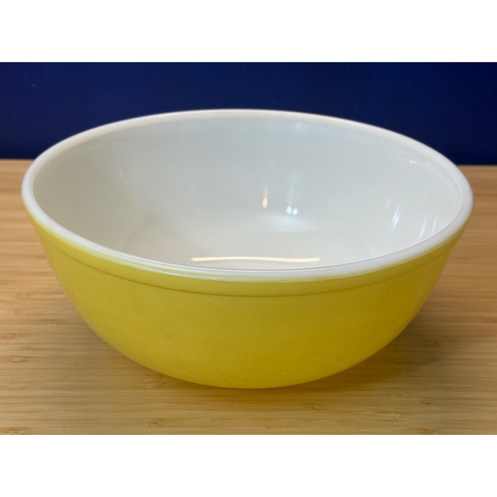 Vintage Pyrex 404 Yellow Mixing Bowl 4 Quart Primary Colors Opal Glass USA Made